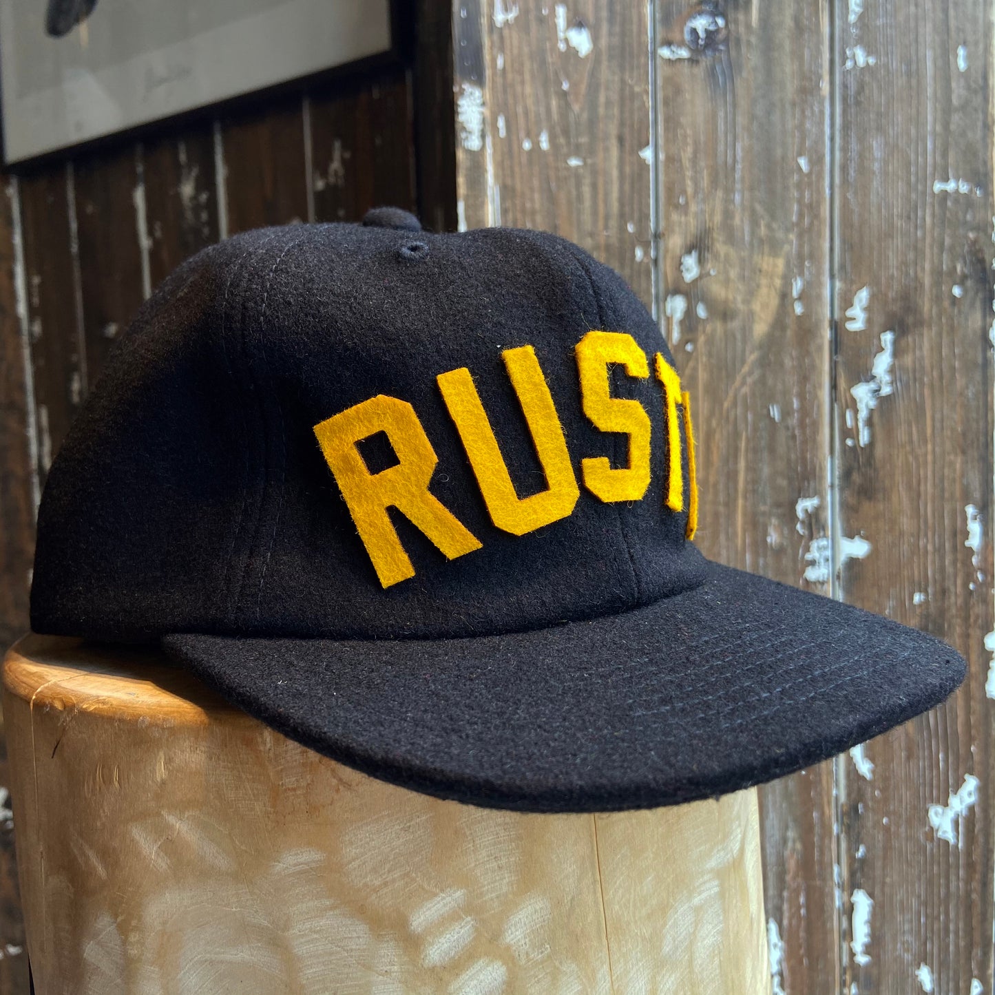 Rusty Gold Wool Felt Cap - Black