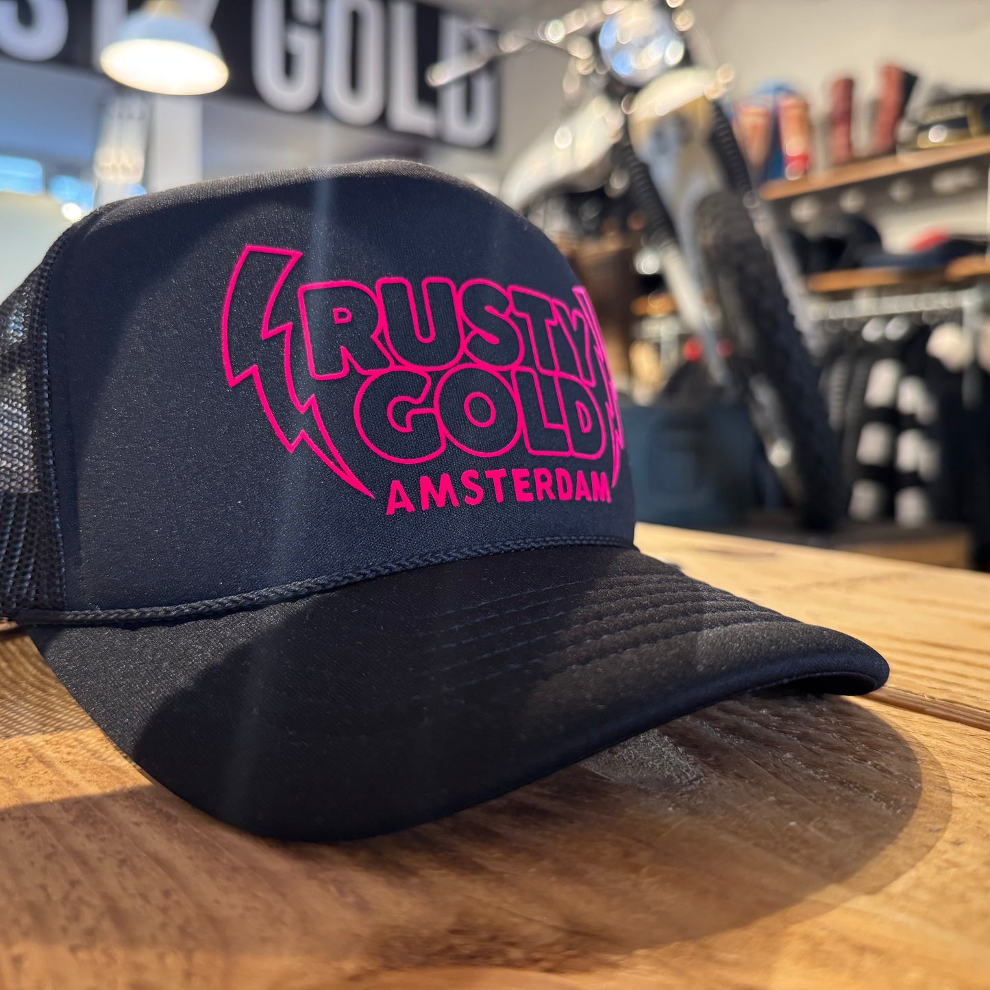 Rusty Gold Trucker Bolts Black/Neon Pink
