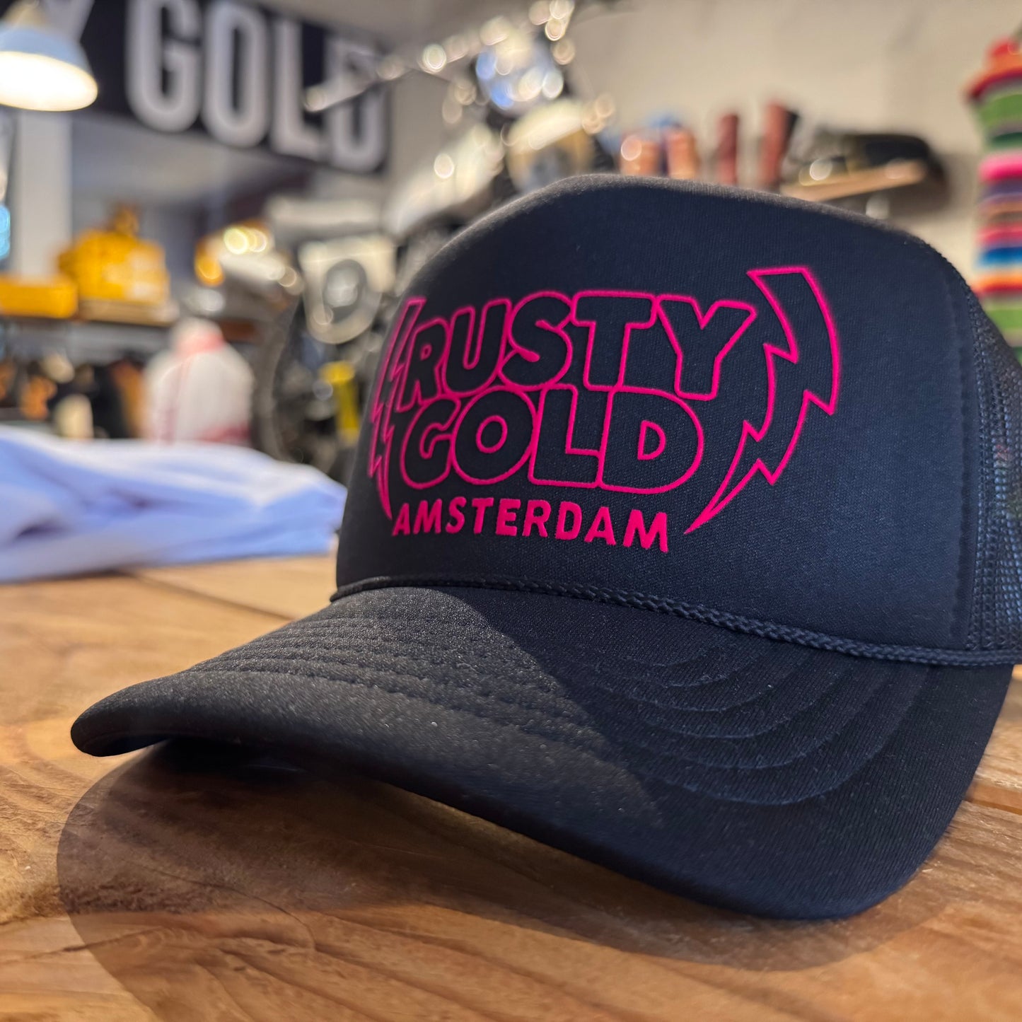 Rusty Gold Trucker Bolts Black/Neon Pink