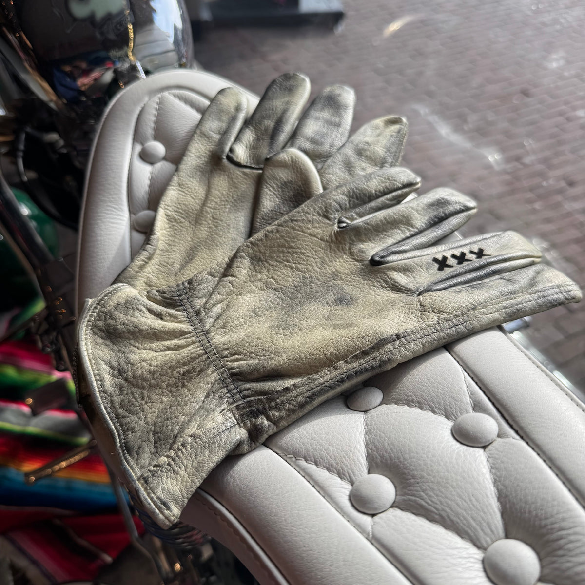 Rusty Gold Tough Glove - Dirty White